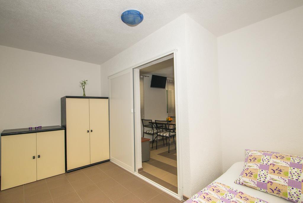 Apartment Afrika Макарска Экстерьер фото