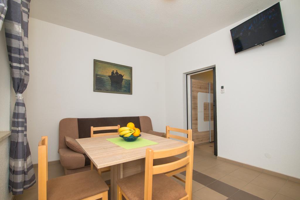 Apartment Afrika Макарска Экстерьер фото