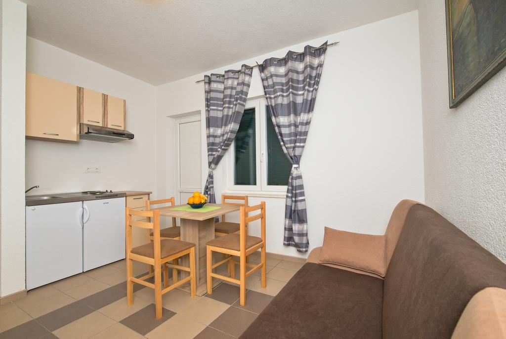 Apartment Afrika Макарска Экстерьер фото