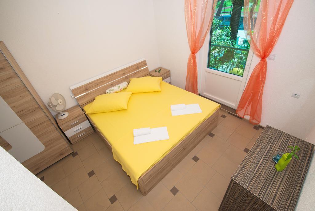 Apartment Afrika Макарска Экстерьер фото